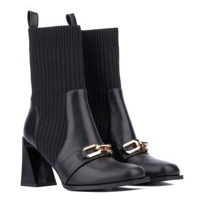 TORGEIS Azalea Booties Heeled Ankle Boots Black Leather Chain Size 7.5